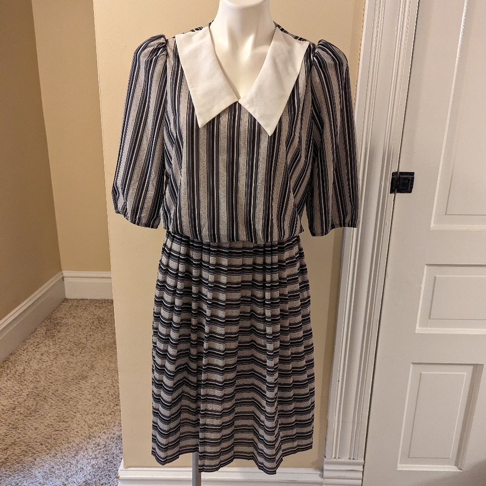 Vintage Jenny Petites gray striped dress with white collar size M